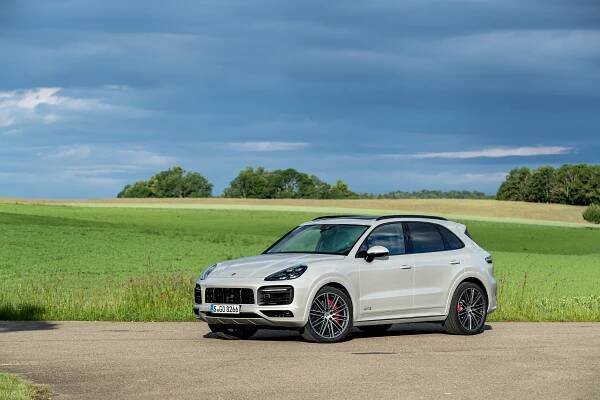 Porsche Cayenne: Podrobné specifikace vozidel & Interaktivní nástroj pro srovnání