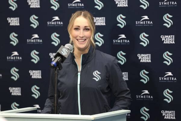 Jessica Campbell: Pioneering Women in Hockey's First Step into the NHL - NH Bulletin