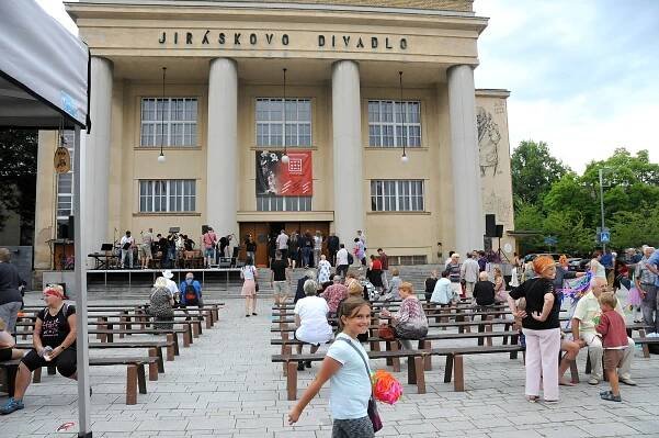 Nesmrtelný Jiráskův Hronov se na týden stává středobodem divadelního dění