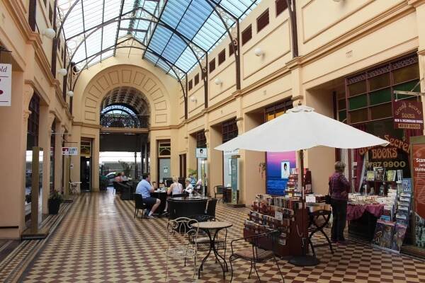 We lunched at a cafe in the historic arcade of the old stock exchange building 