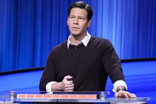 Ike Barinholtz Eliminated from 'Jeopardy! Tournament of Champions' During Semifinals