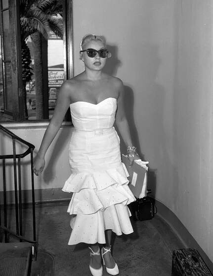 Payton during a hospital visit to see Franchot Tone. She later described him as a ‘masochistic man who loves beauty for beauty’s sake’.
