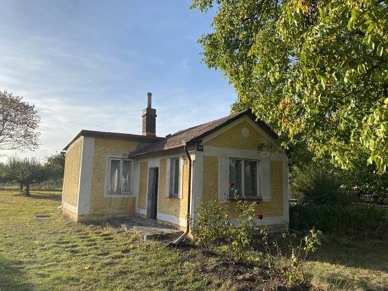 PRODÁNO!!! Prodej lukrativního pozemku se starším domkem, 30 km od Plzně v obci Břasy, okr. Rokycany. - Reality Fastová