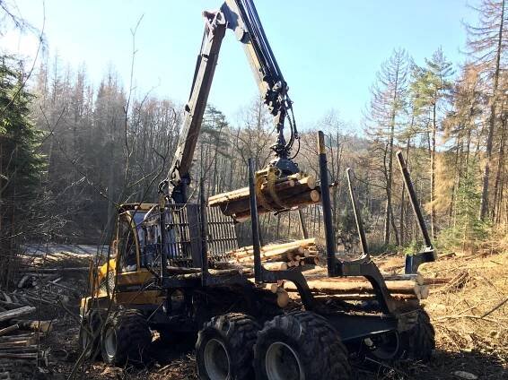 P&L - Vyvážecí traktor SAMPO ROSENLEW FR28 