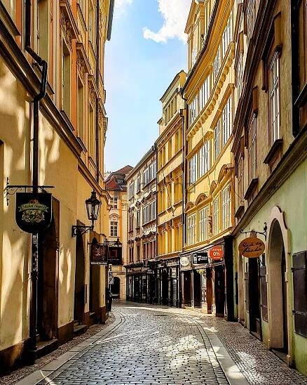 Pronájem obchodního prostoru 250 m⊃2; Karlova, Praha - Staré Město | Realitní kancelář Donna