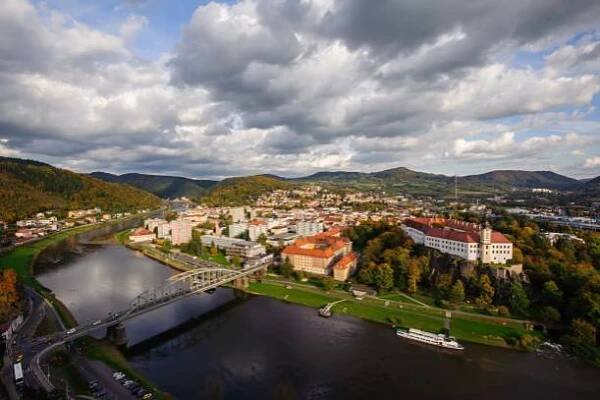 pohled na krásné město - děčín - stock snímky, obrázky a fotky