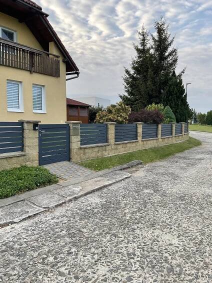 Hliníkové vjezdové brány a oplocení – Bartek vrata