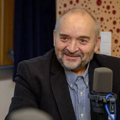 Jan Burian je ale hlavně písničkář,  prozaik,  básník a moudrý muž | foto: Khalil Baalbaki,  Český rozhlas