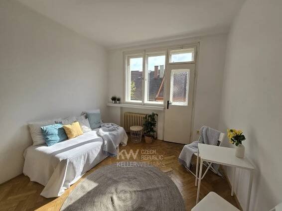Pronájem bytu 1+kk, 28 m2 - Praha - Vinohrady - Keller Williams