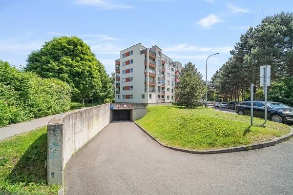 Prodej krásného bytu 2+1, s lodžii a parkovacím stáním 47 m, Praha - Prosek