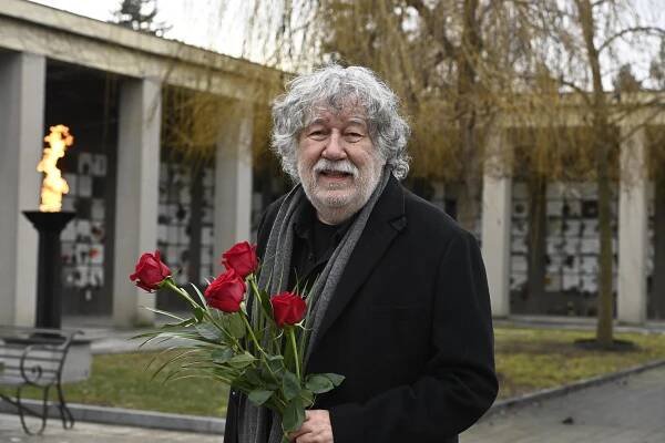Poslední rozloučení s herečkou Janou Synkovou (†80). Herečce dali sbohem Troška, Lábus, Schneiderová i Dejdar