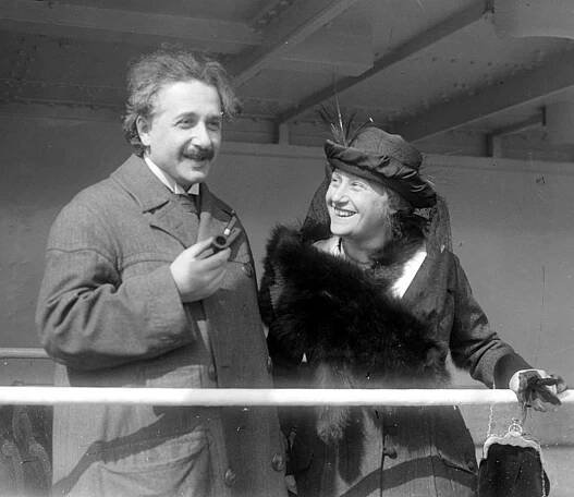 Albert Einstein v Praze, narození jeho syna, U Apolináře