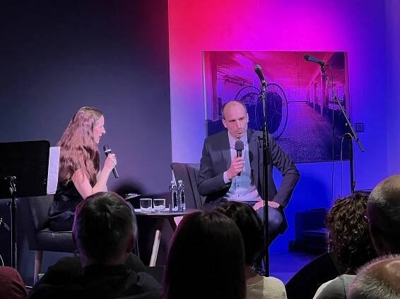 Talkshow Na tři s Mirkou nabídla smích, písničky i silné příběhy