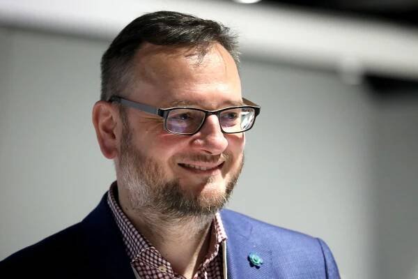 Nečas stále marně čeká na peníze z Číny. Na dotažení obchodu za 14 miliard nestačila ani pochvala od Zemana