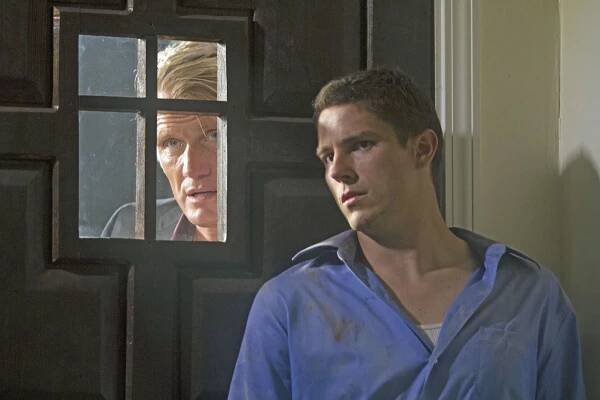 Dokonalá skrýš - Z filmu - Dolph Lundgren, Sean Faris