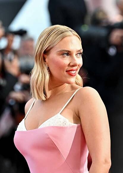Scarlett Johansson – Joint, Skin, Lip, Smile, Chin, Shoul…
