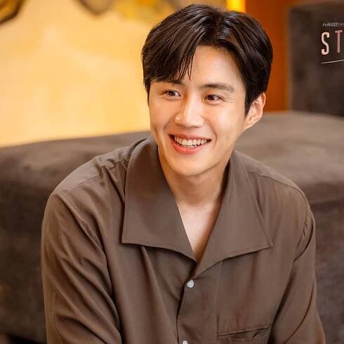 [100+] Kim Seon Ho Wallpapers