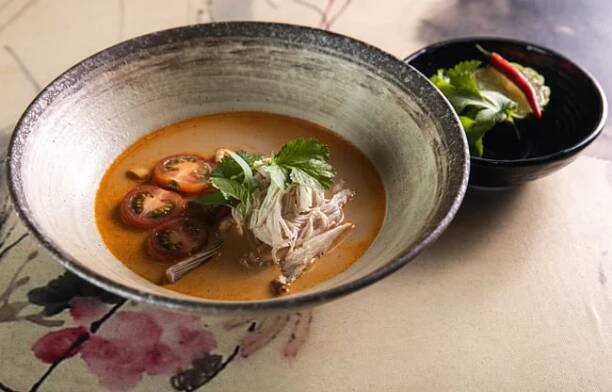 Tom Kha Kai - Thajská kuřecí polévka s kokosovým mlékem ze Sia