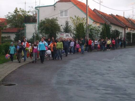 Obec Těšetice - Lampiónový průvod 2013