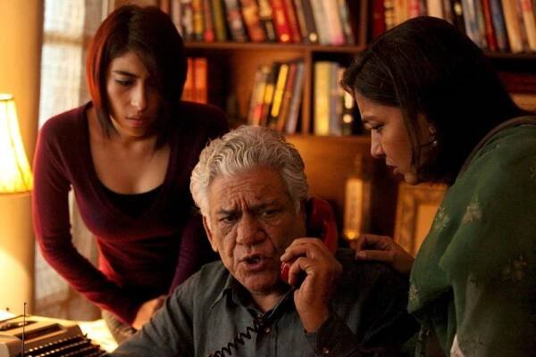 THE RELUCTANT FUNDAMENTALIST, from left: Meesha Shafi, Om Puri, Shabana Azmi, 2012./©IFC Films