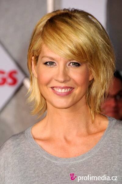 Jenna Elfman - celebrity účes - HappyHair