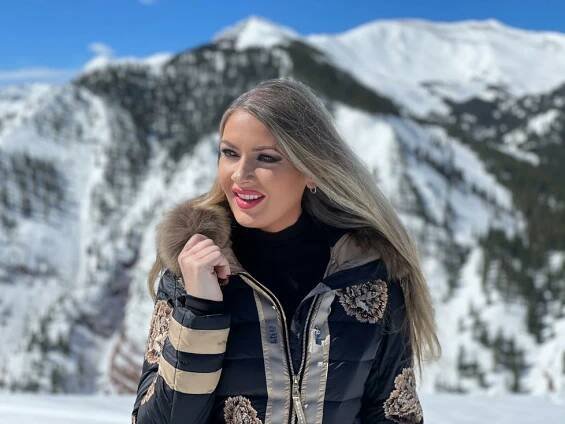 FOTO: Lenka Graf miluje hory. – stránka 33