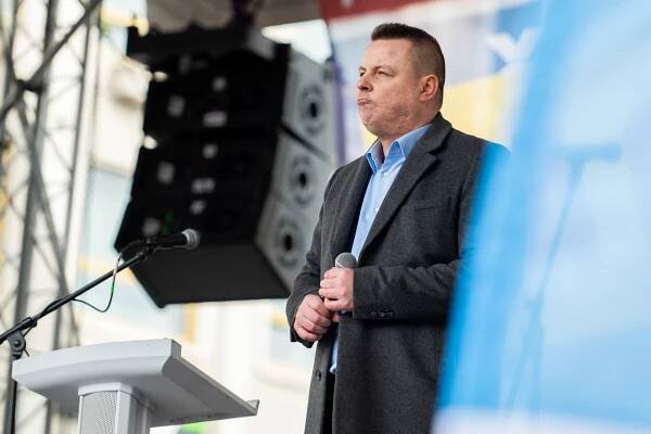 Cílem demonstrace bylo podle předsedy strany PRO... | ‚Chceme mír‘ i ‚demisi‘. Václavské náměstí opět patřilo protivládní