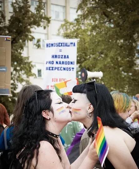 Průvod hrdosti jako protest i oslava. Prague Pride chce být hlasem těch, které se svět snaží přehlušit.