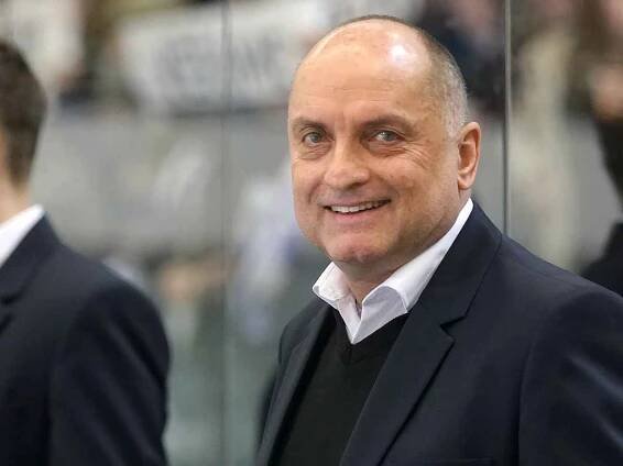 Důležité vítězství, které se rodilo od brankáře. Marek Čiliak se výrazně podílel na výhře brněnské Komety 3:0 proti Hradci Králové ve 45. kole extraligy. Působil jistě a k jeho výkonu se přidali brankami útočníci Radim Zohorna, Petr Ton a Jakub Koreis.
