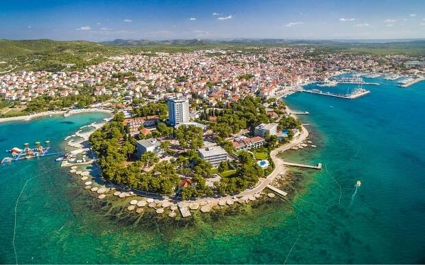 Chorvatsko na pláži: Villa Arausana & Antonina **** s bazénem, lehátky a polopenzí + děti do 7 let zdarma - 24travel.cz
