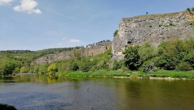 Z Berouna na Karlštejn, k vodopádu u Srbska a do Tetína – aktivní holka