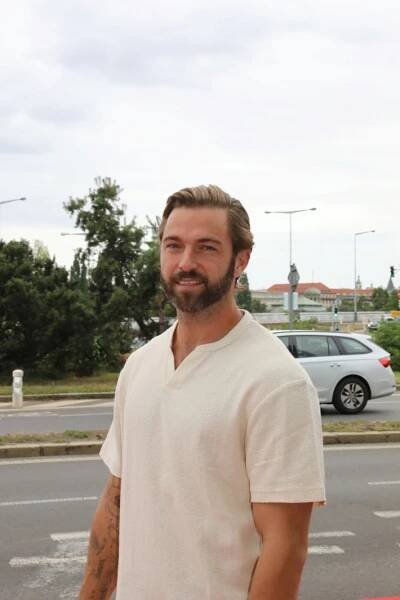 Hejdová a Vondráčková na stejném místě ve stejných modelech! Které další krásky se stylově sladily?