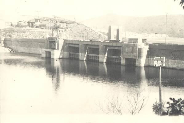 Soubor:Brno, Bystrc, hráz přehrady (1948).jpg