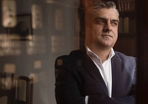 Isaac Hernández, Consultor político