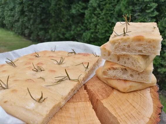 Zázvorová focaccia s rozmarýnem