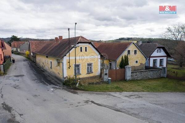 Prodej  rodinného domu 342 m², pozemek 1 339 m², Klučenice, okres Příbram
