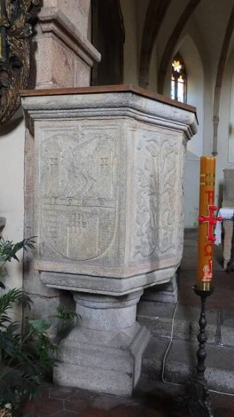 Soubor:Renesanční kazatelna, kostel U Svatých.jpg