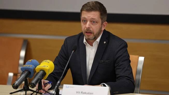 Ostrá Rakušanova debata v mostecké Severce: Vy víte, že už jste stejně v háji, vmetli mu do tváře – eXtra.cz