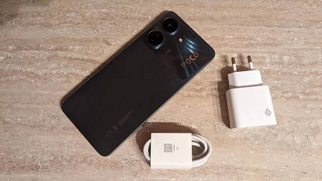 Poco C65, recenze, balení