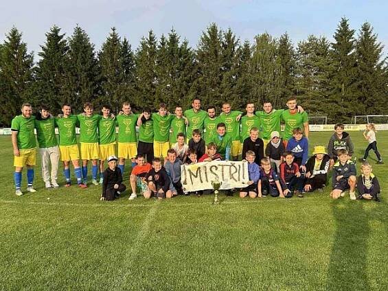 Fotbalisté Bánova ovládli okresní soutěž skupiny B a po roce se vracejí zpátky do okresního přeboru.