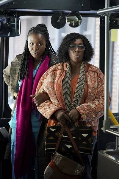 Bob miluje Abisholu - Whacking the Mole - Z filmu - Folake Olowofoyeku, Gina Yashere