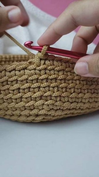 Obsahuje obrázek: Bolsa de crochê
