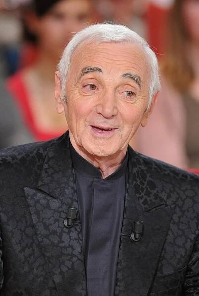 Charles Aznavour vyráží na nové turné. Podívejte, jaký je v 87 letech fešák