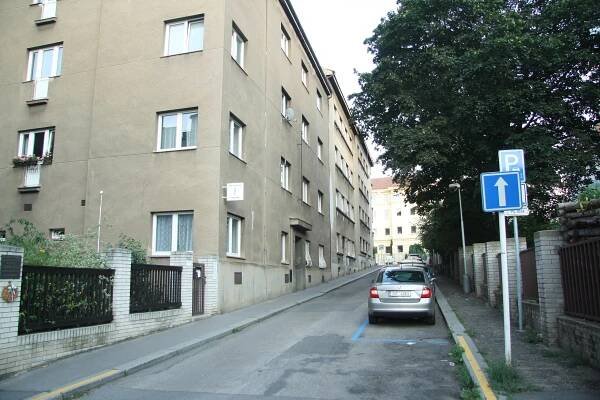 Soubor:Ęast view 2 of Nad studánkou street in Prague-Nusle, Prague.jpg