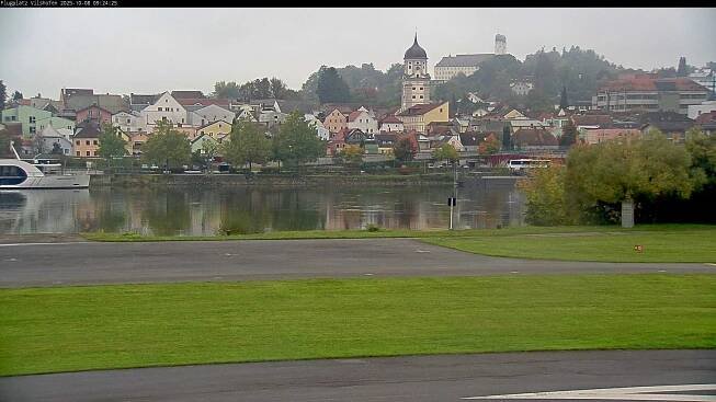Webcam Bergerholding - Blickrichtung Südwest, Kloster Schweiklberg (siehe dortige Webcam mit Blick über den Flugplatz)