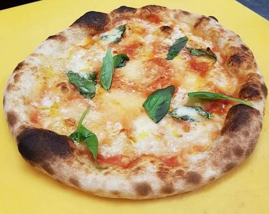 Traditional homemade pizza recipe with poolish - Lovemypizza