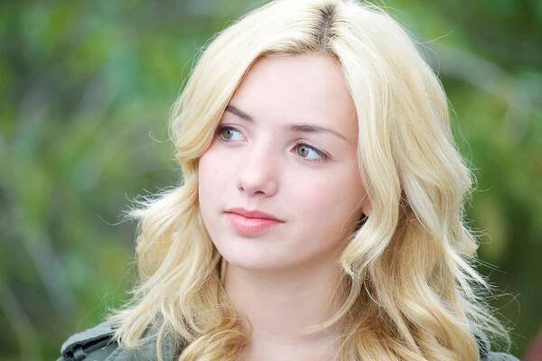 Noční můra mé sestry - Z filmu - Peyton List