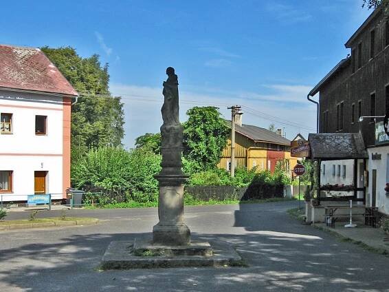 Soubor:Arnoltice naves.jpg – Wikipedie
