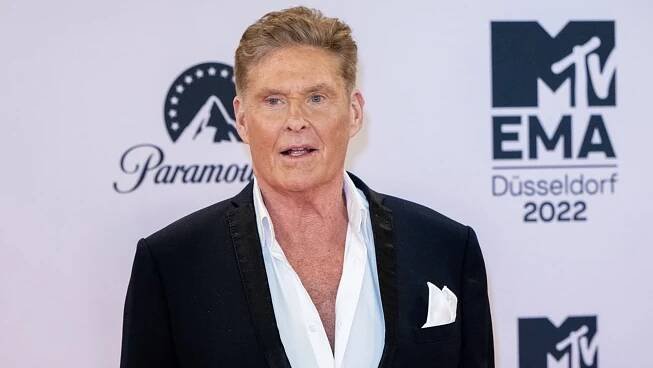 David Hasselhoff se stal dědečkem. Mitch z Pobřežní hlídky sdílel dojemný snímek