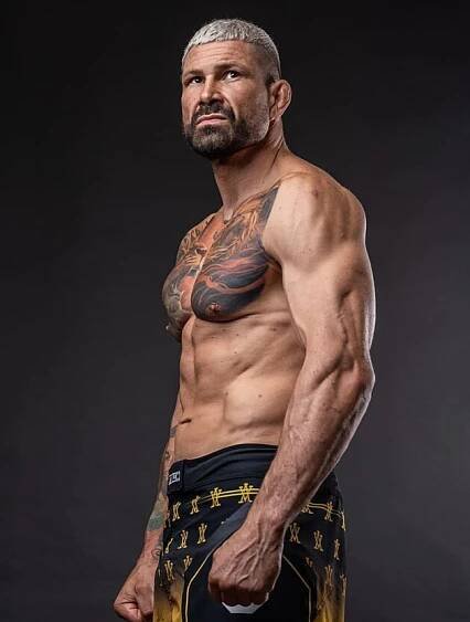 Fotogalerie: Attila Végh se pochlubil extrémní proměnou!